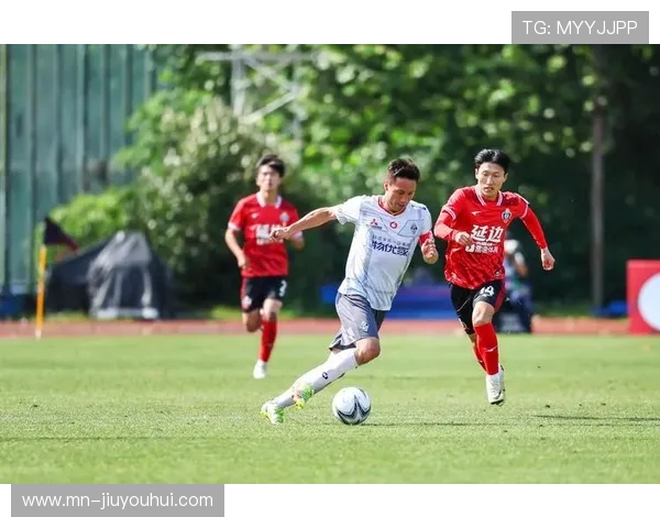 定制专属足球队球衣打造个性化团队精神与竞技风采 定制专属足球队球衣打造个性化团队精神与竞技风采