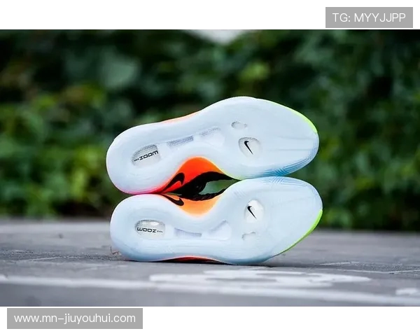 从健康与舒适角度全面分析全天穿足球鞋是否合适的关键因素探讨点 从健康与舒适角度全面分析全天穿足球鞋是否合适的关键因素探讨点